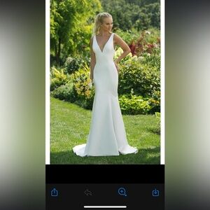 Elegant White Sleeveless Gown